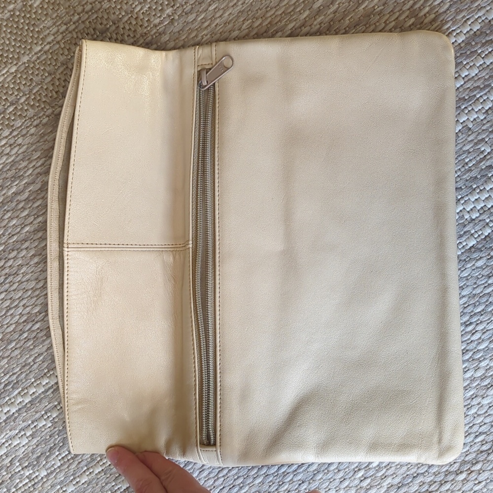 Vintage 1980's tan leather clutch purse - Picture 2 of 7